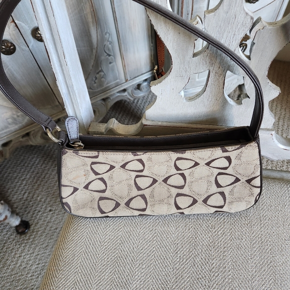 Liz Claiborne Handbags - Vintage Liz Claiborne  Y2K Baguette Minimalist Purse